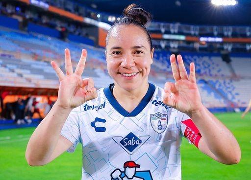 “Charlyn Corral: La goleadora que ha dejado su huella en Pachuca y en España”