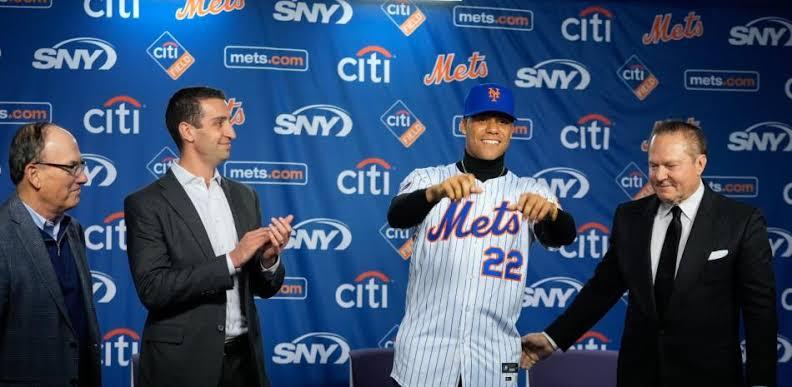 Juan Soto se une a los Mets con un contrato récord de 15 años